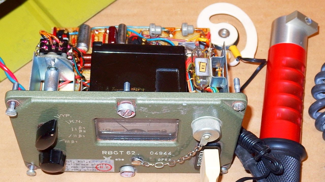 1963 Cold War Military Geiger Counter Teardown (RBGT-62)