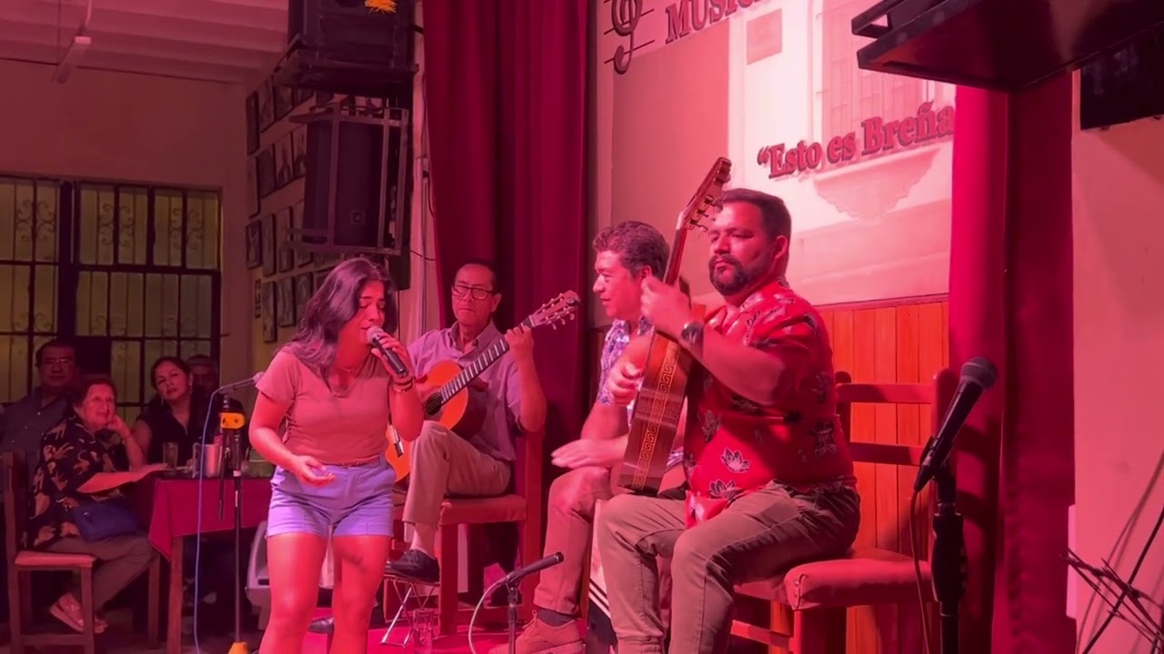 CSCM Breña Emily Castro canta La Chongoyapana triste con tondero
