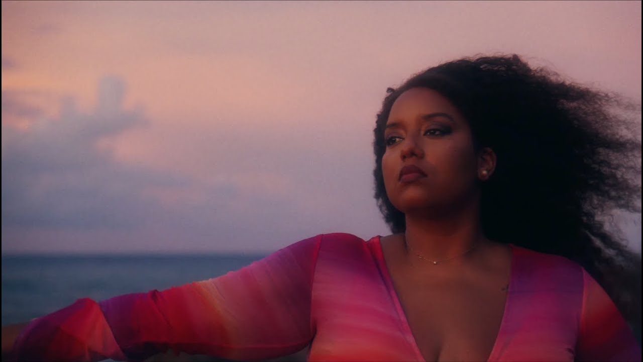 Maurane Voyer - GRAV&Eacute; feat @Tutuss972  (Official Video)
