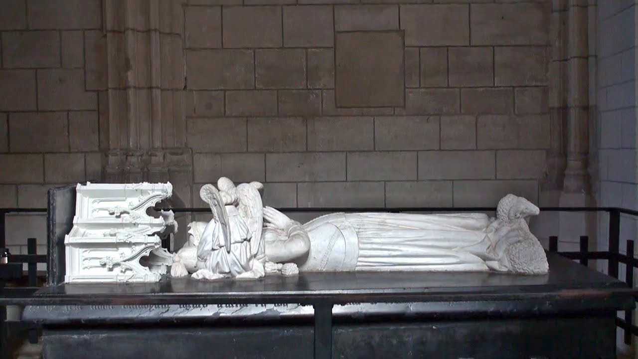 Cité Royale de Loches - Collégiale Saint Ours et ses deux Dubes - Gisant d'Agnès Sorel - Donjon.