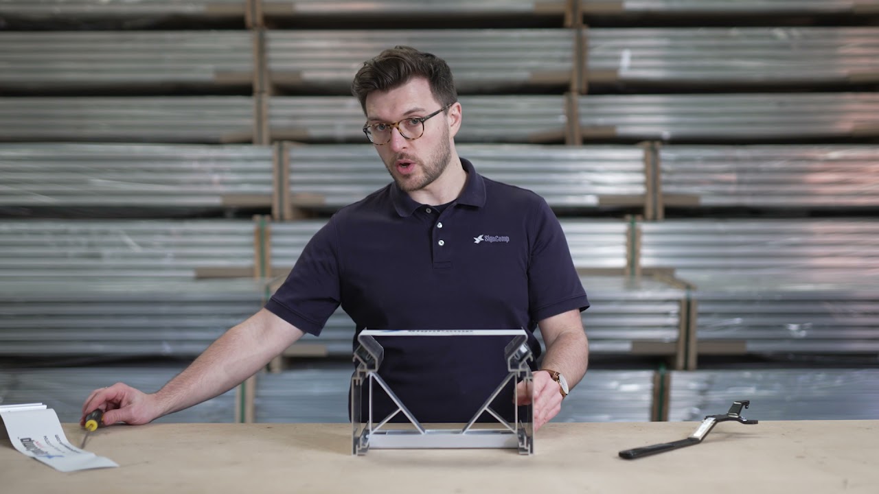 SignComp Europe - Black Clips - Quick Table Demonstration