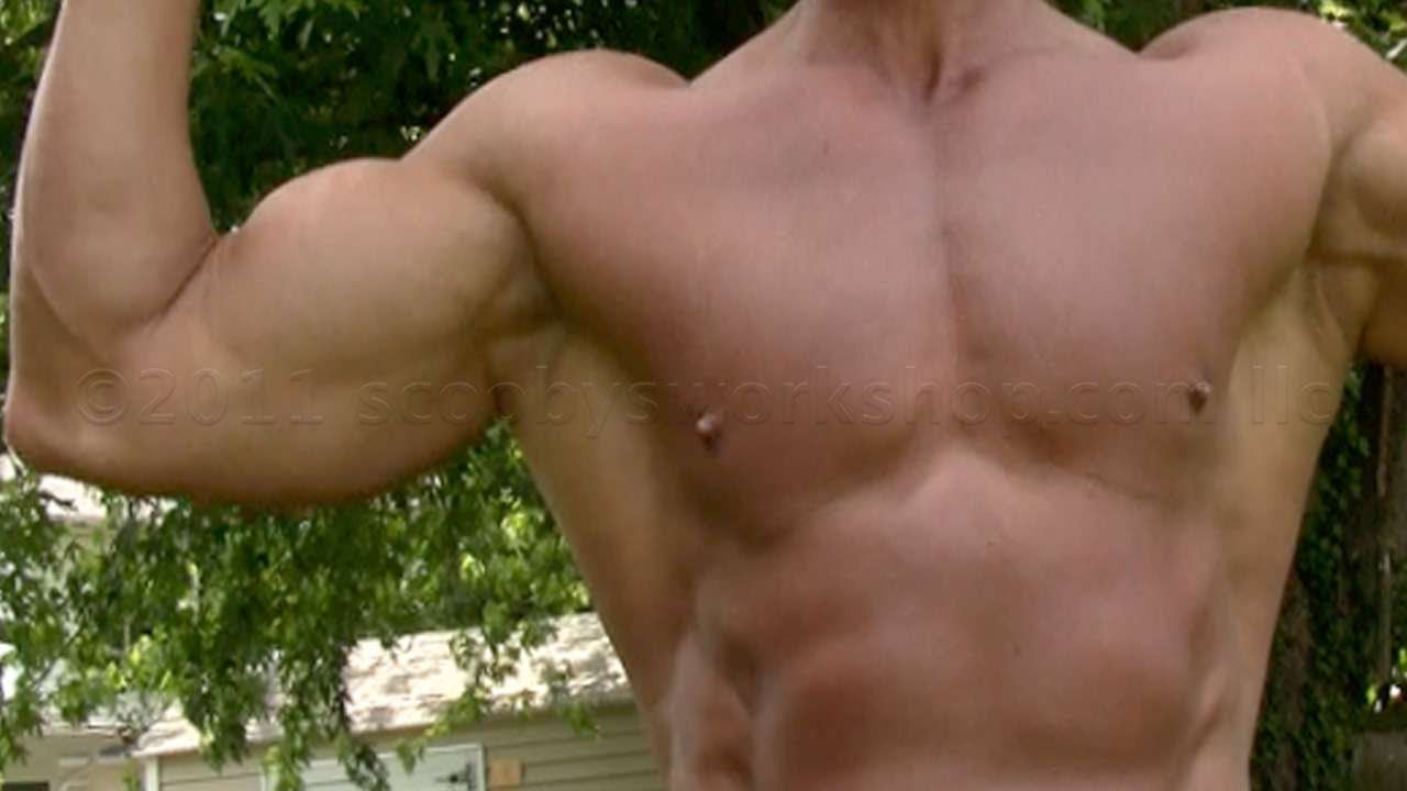 Elbow position during pullups