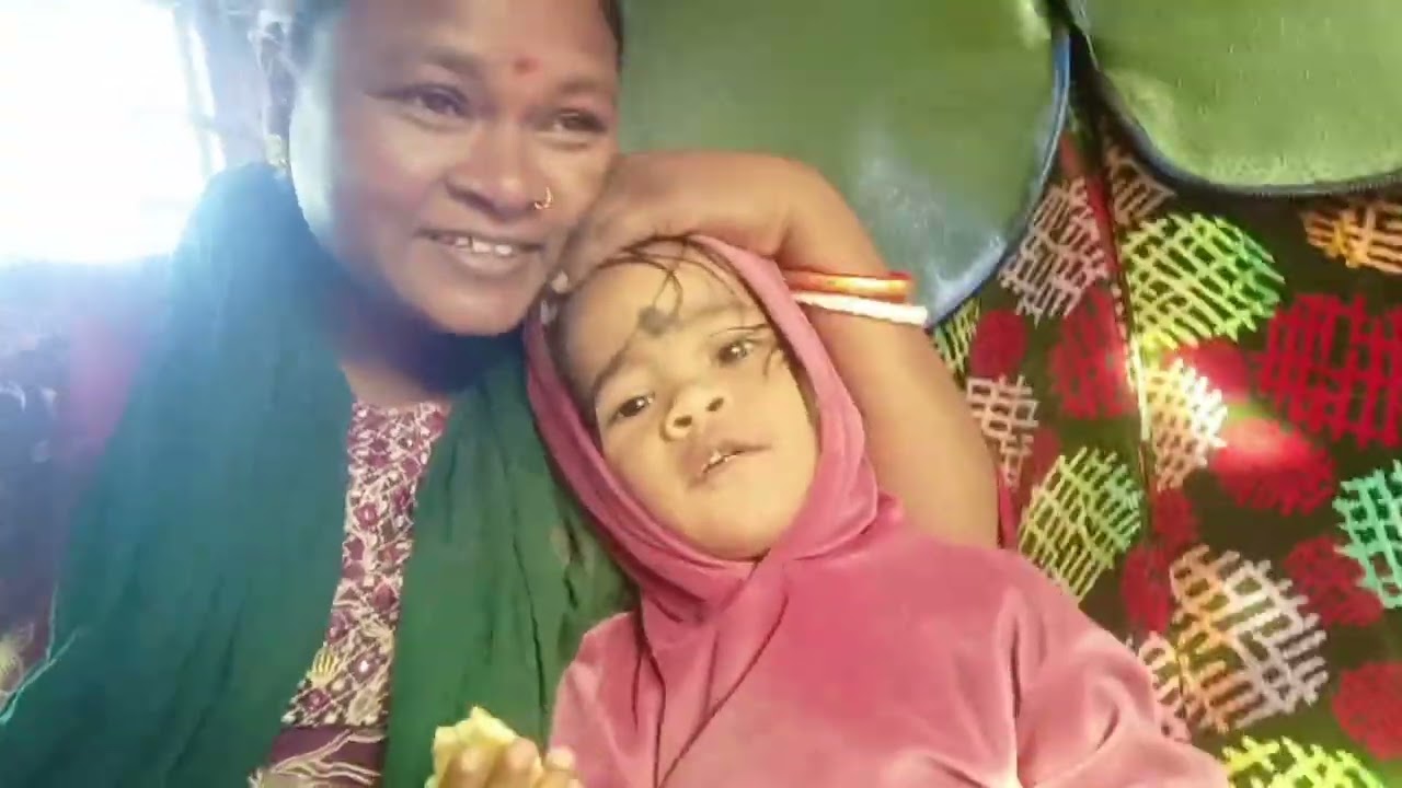 ମା ଝିଅ କୁଆଡେ ଯାଉଛୁ  ?