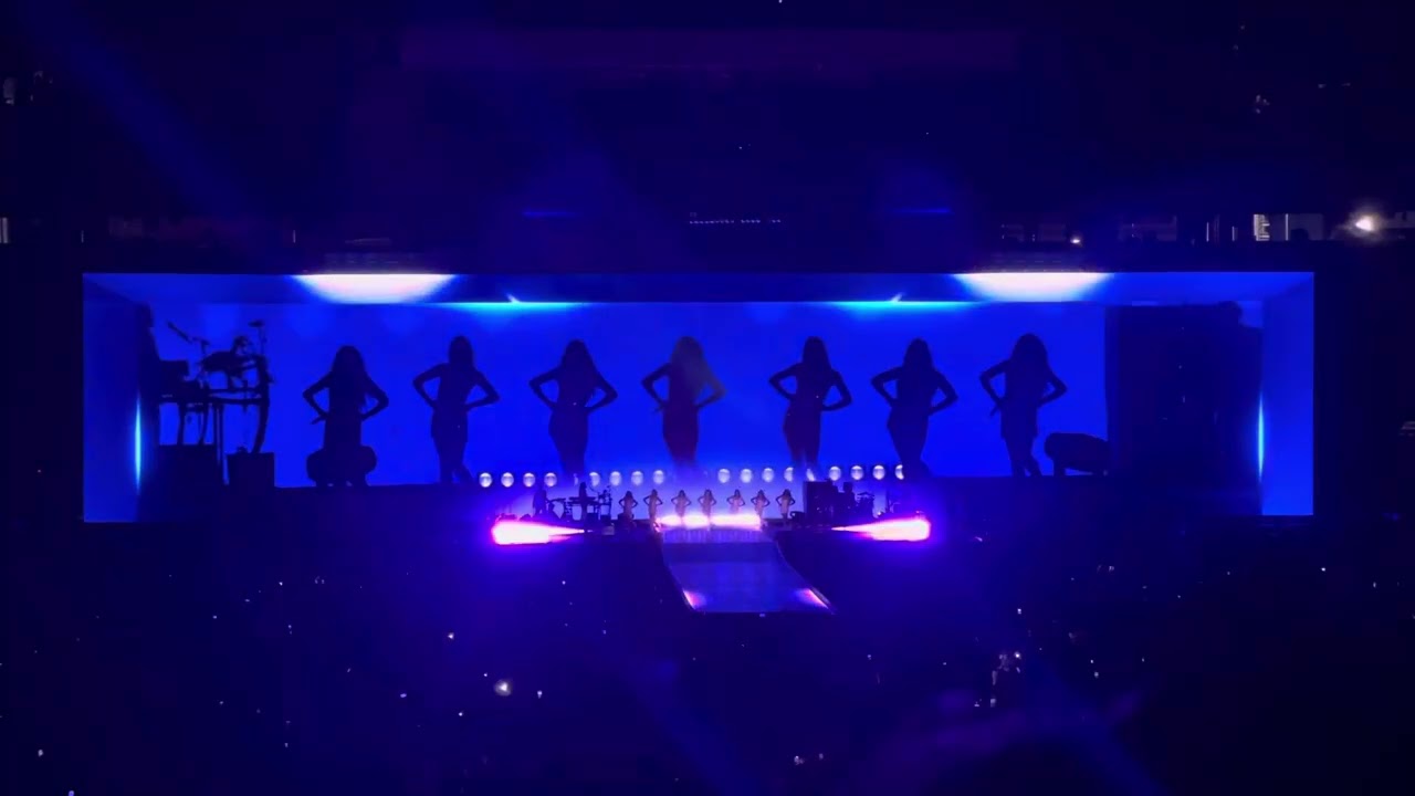 Las Mujeres Ya No Lloran World Tour - Shakira - Part 1