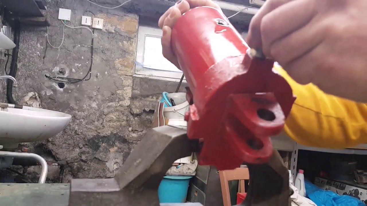 échange du joint de pompe de vérin hydraulique d'une table lève moto