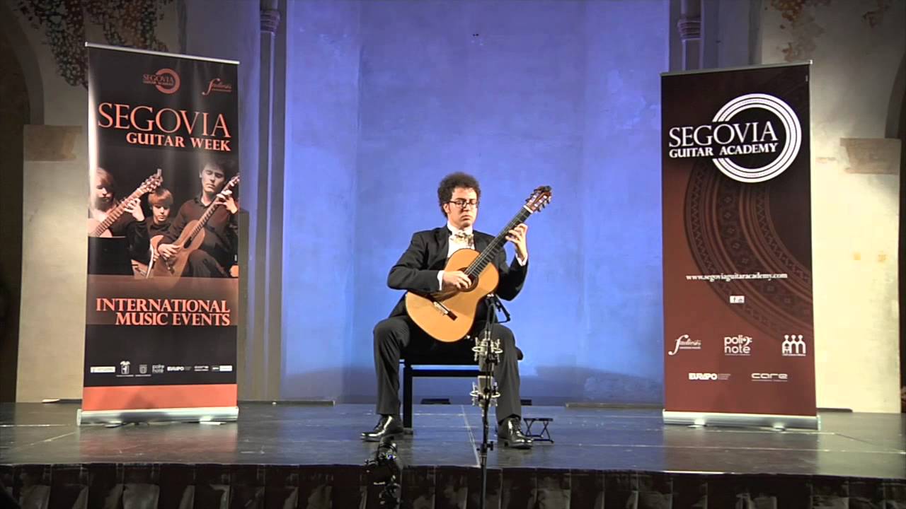 Andrea De Vitis plays Castelnuovo-Tedesco: Vivo ed energico from Sonata 