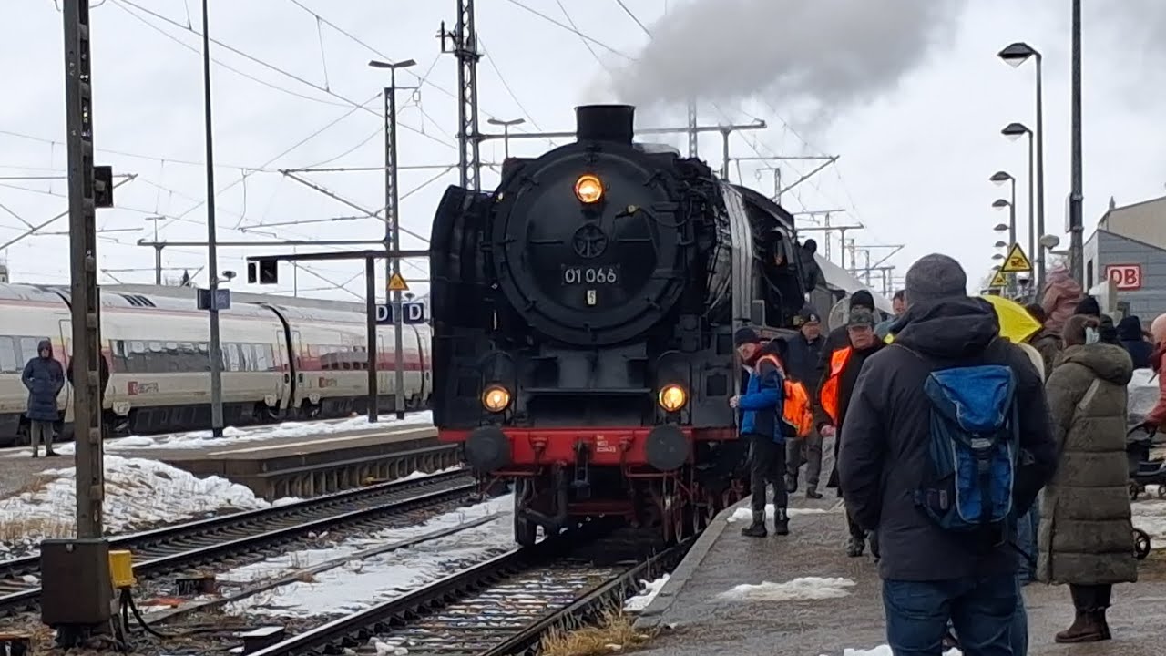 BR 01 066 mit Sonderzug des Nördlinger Eisenbahnmuseums unterwegs nach Lindau