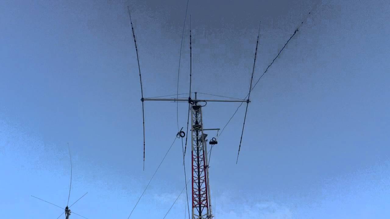 HyGain TH3-MK4 In The Wind by VO1VXC.