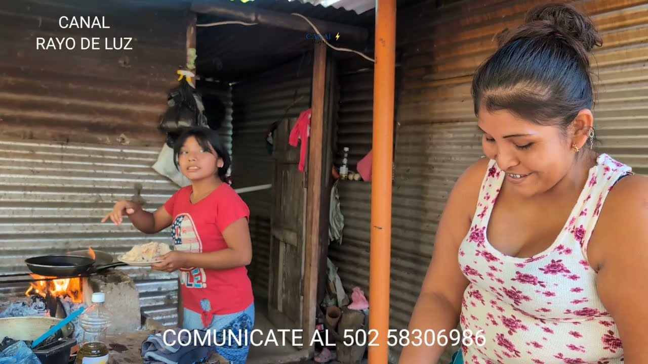 Ellas hacen un buen equipo! Aquí siguen con el negocio, hoy nos prepararon este delicioso platillo😋