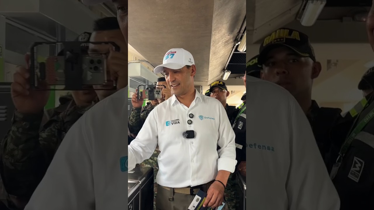 Fuerza militares de Colombia 🇨🇴 ministro de defensa nacional, en Medell&iacute;n Antioqu&iacute;a