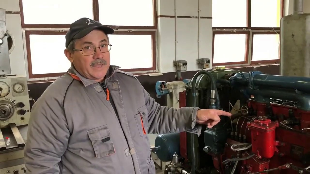 Adagoló felszerelése a motorra