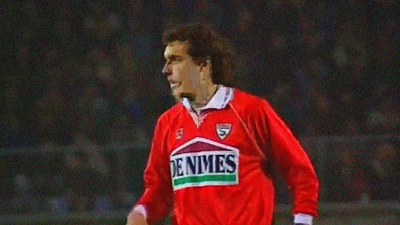 Reportage sur Laurent Blanc au Nîmes Olympique en novembre 1992 dans Stade 2