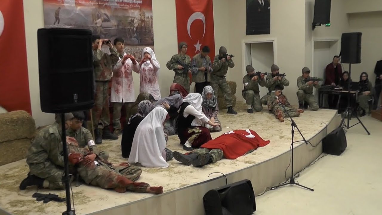 18 MART ÇANAKKALE ZAFERİ 104. YILINDA SAHNEDE AĞLATTI