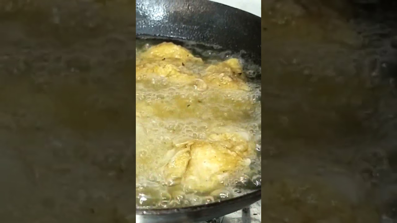 Crispy Fried Chicken in process #recipeshorts #trendingshorts #cookingcanvas