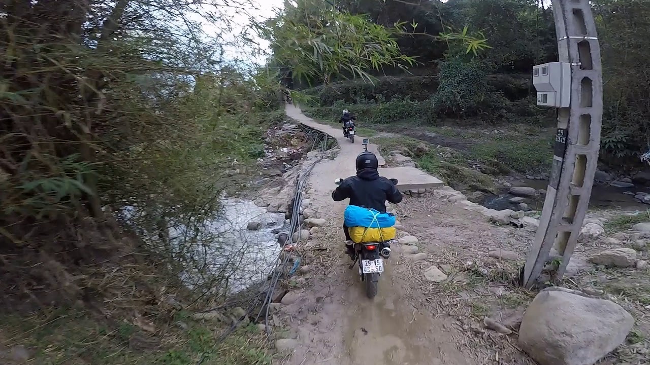 Travel Northwest Vietnam by motorbike with Nader and friends