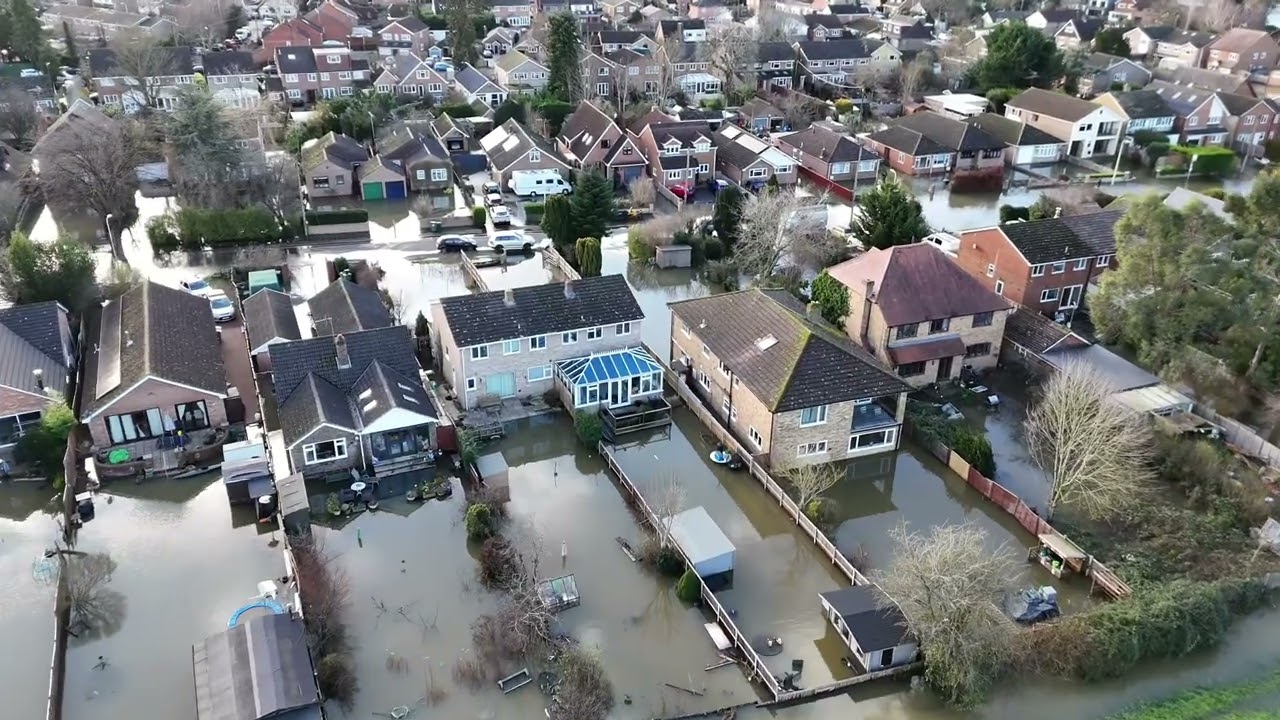 Flooding at Purley on Thames 07/01/2024.