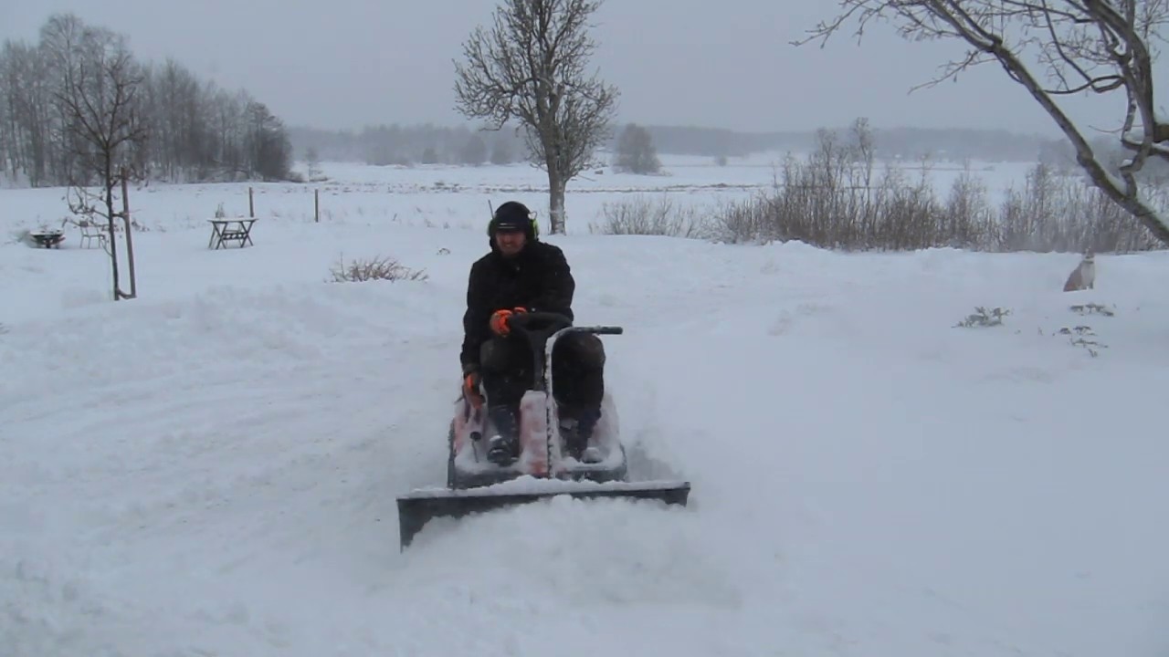 Snow plowing with Husqvarna Rider 214,  2wd