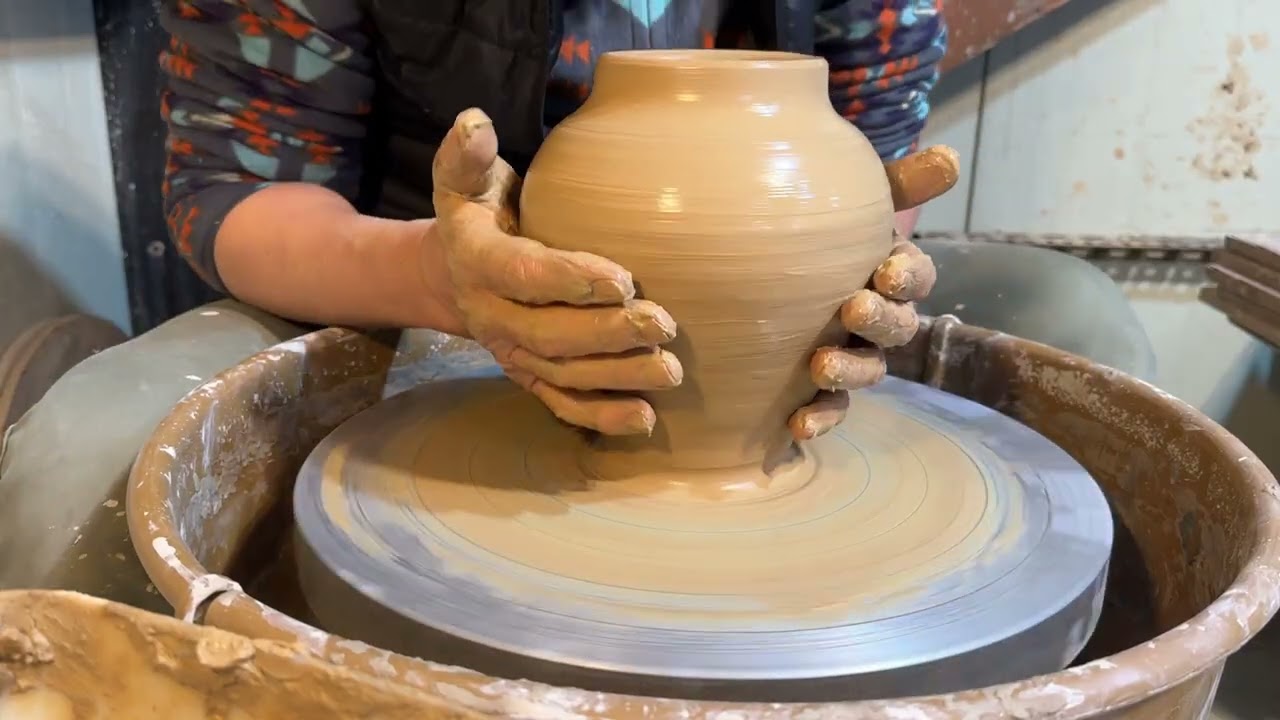 달항아리 #도자기 #물레＃陶芸＃陶器＃電気モレ＃韓国陶芸家 #clay #ceramic #clay #pottery #teaware #Korean_Ceramic