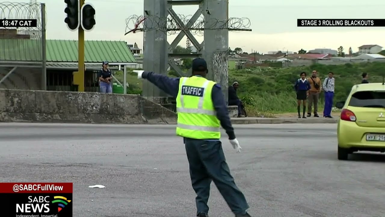 Dancing traffic cop delights motorists