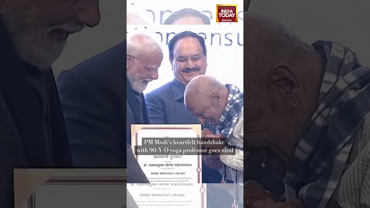 PM Modi&rsquo;s Heartfelt Handshake With 90-Year-Old Yoga Professor Goes Viral