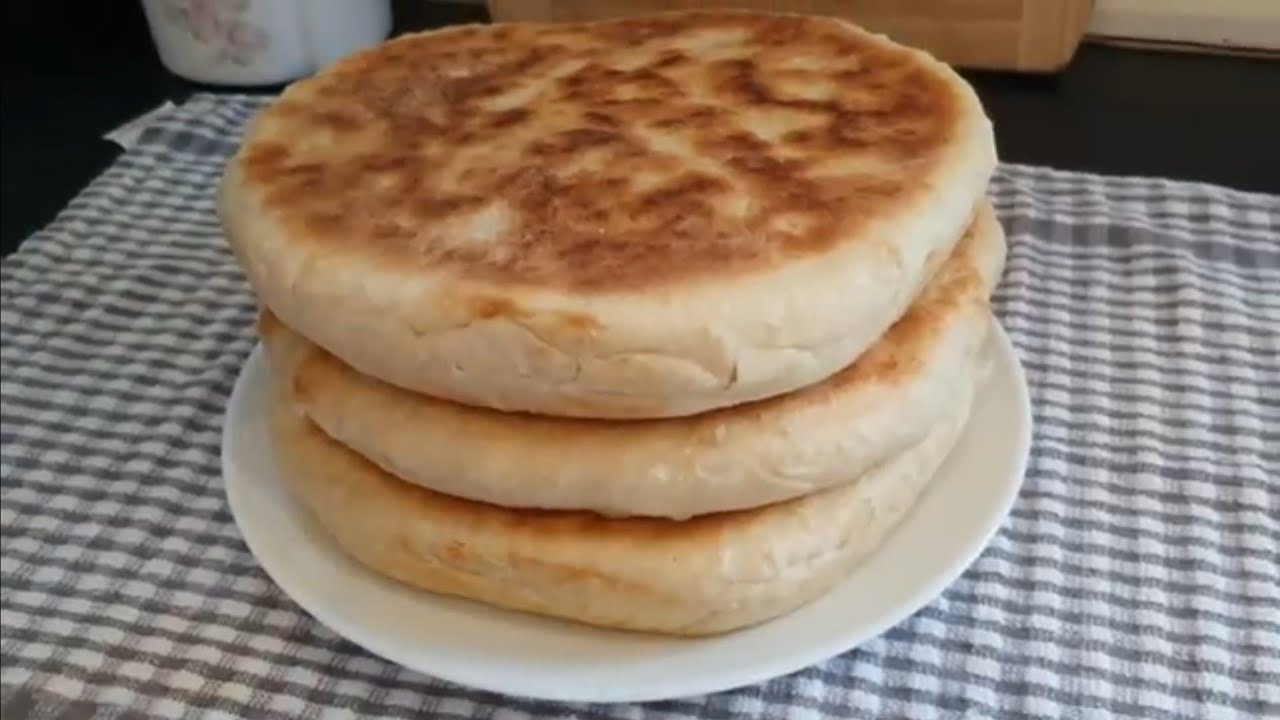 Turte groase în tigaie cu capac