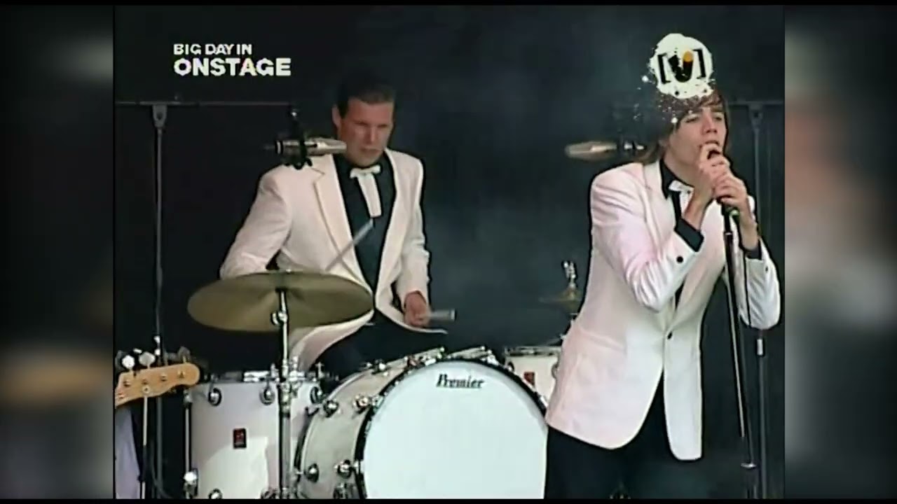 The Hives - Main Offender (Live, Big Day Out, Sydney, Australia, 2005)