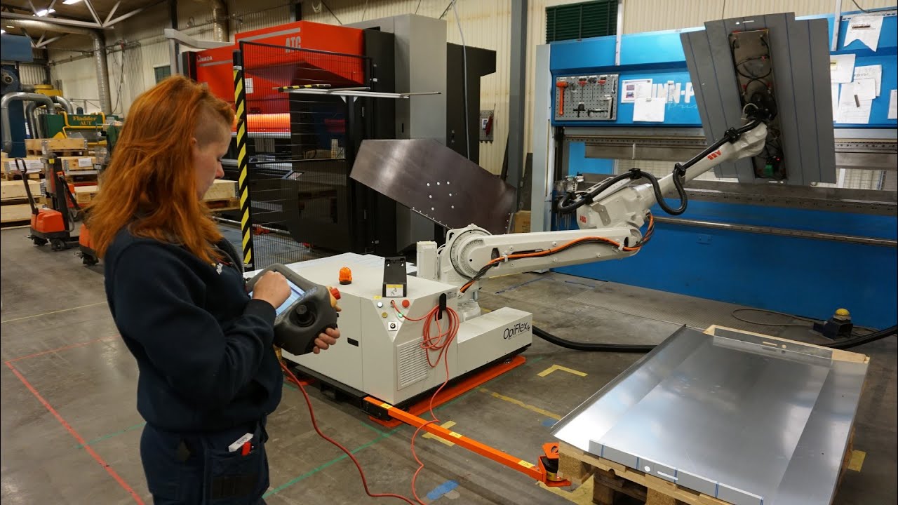 Press Brake with Easy Robot Programming - OpiFlex Mobile Robot Cell with Fenceless Safety