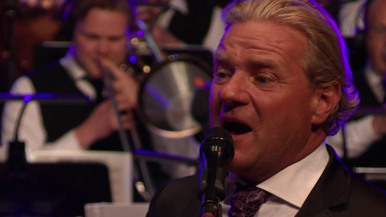 Bart Brandjes met het Metropole Orkest   Earth Wind & Fire-medley