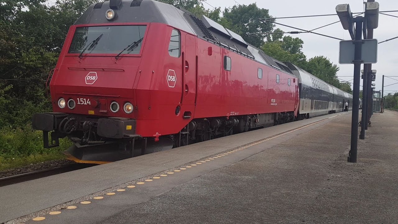 DSB litra ME 1514 + 1511 med dobbeltdækkervogne som RE tog til Slagelse på Borup st den 05.08 2020