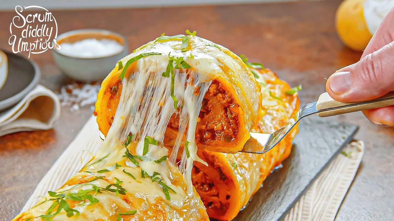 Crispy Potatoes, Ground Beef & Lots Of Cheese &ndash; You Have To Try This Delicious Potato Roll!