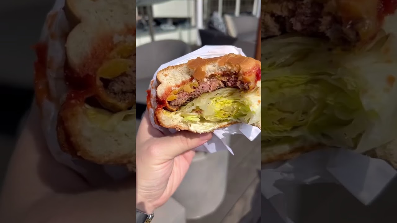 Iconic LA burger - Apple Pan ✨🍔✨ #foodie #foodreview #burger #losangeles