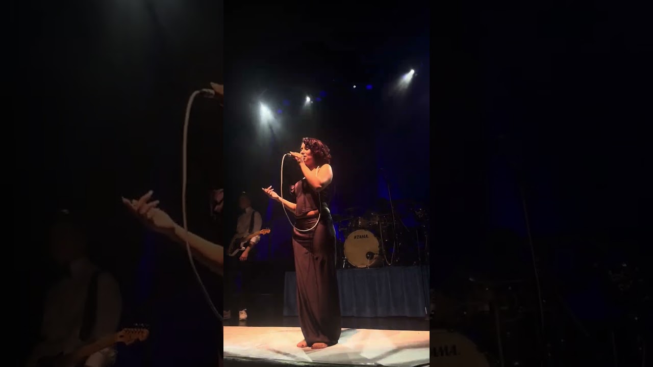 Black Mascara. (Live in New Orleans) - Raye