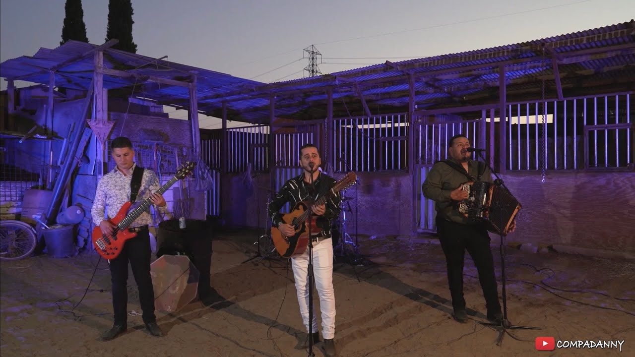 Grupo Los Muchachos - Popurri De Rancheras (En Vivo)