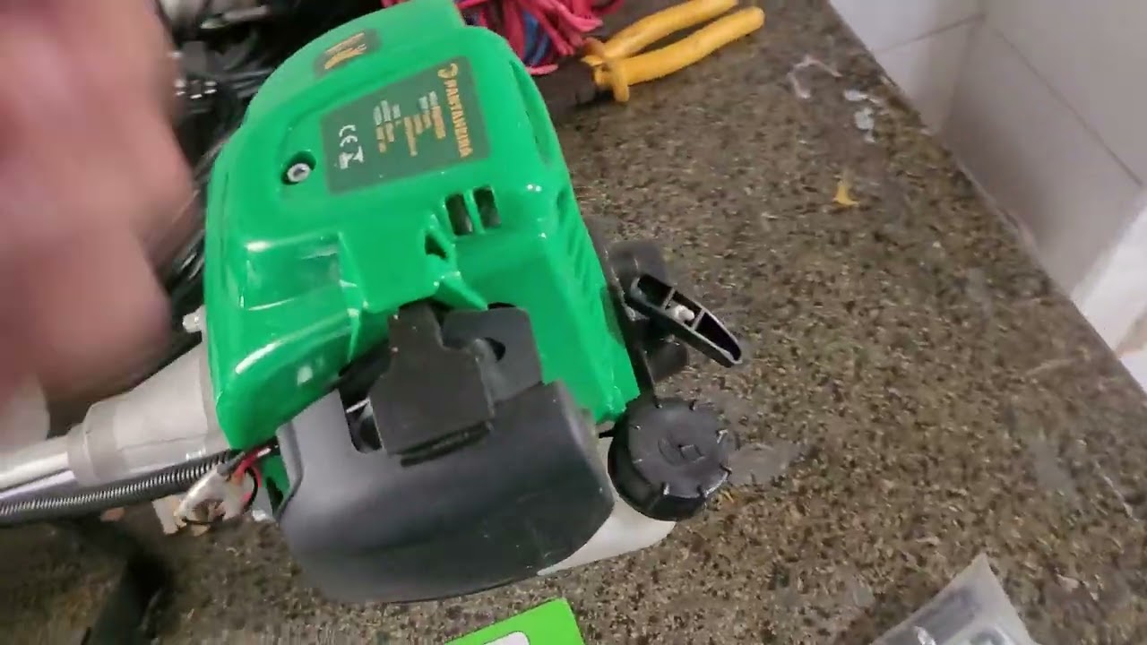 Mostrando detalhes da roçadeira a gasolina 4 tempos Pantaneira PANTGX 35 a pedido de um escrito