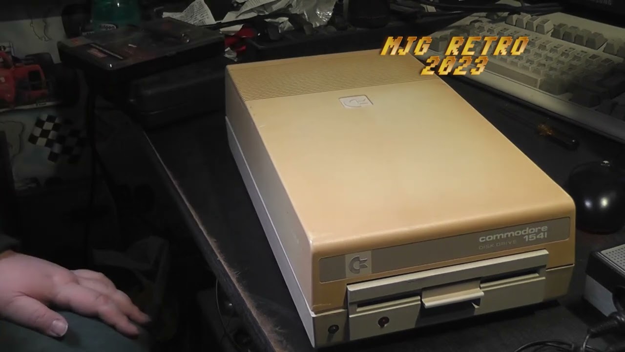 Maik packt aus: Eine Commodore 1541, mal wieder :-D 