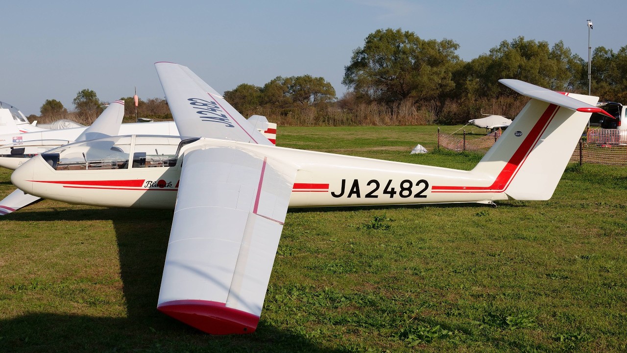 LET L-23 Super Blan&iacute;k Pure Glider Aerotow Takeoff, Gliding, and Landing, etc