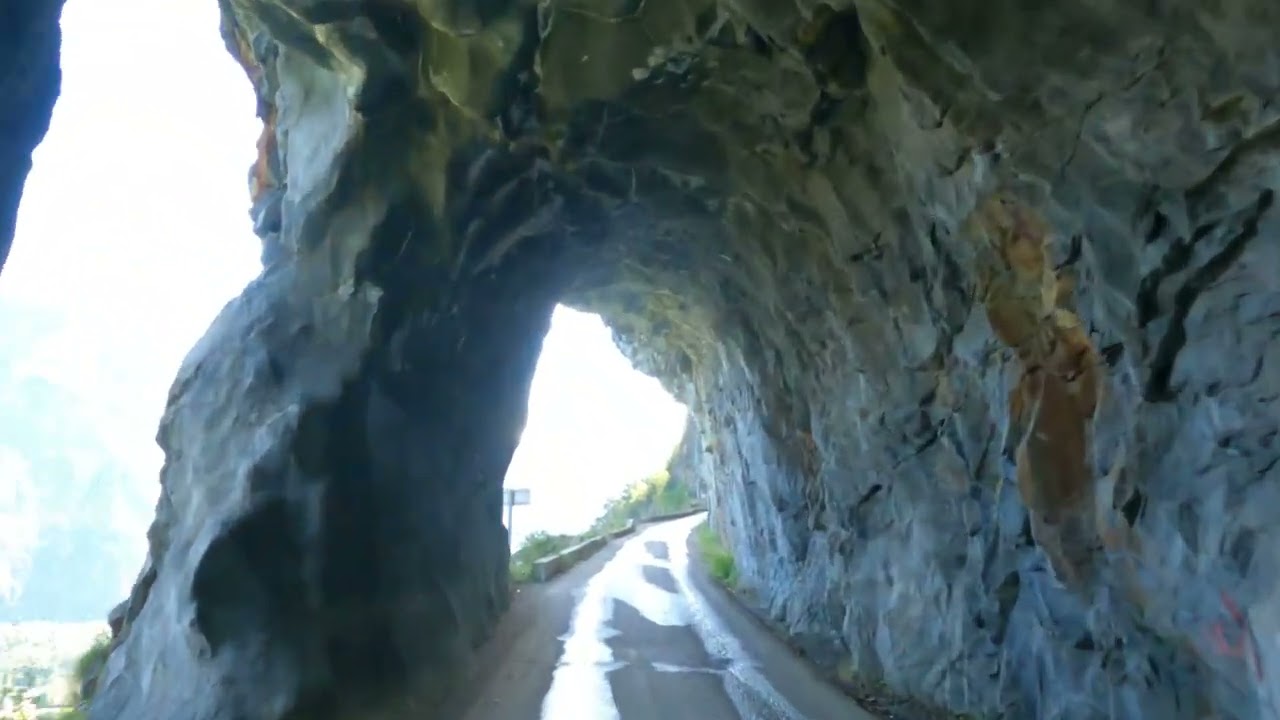 Balade en moto autour de Bourg d'Oisans.