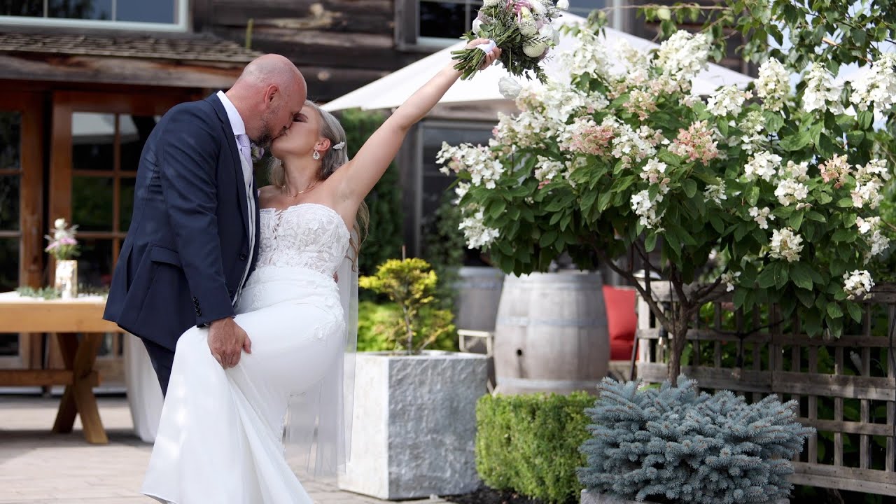 Rob & Sara's Stonewall Estates Wedding | Jordan, Ontario