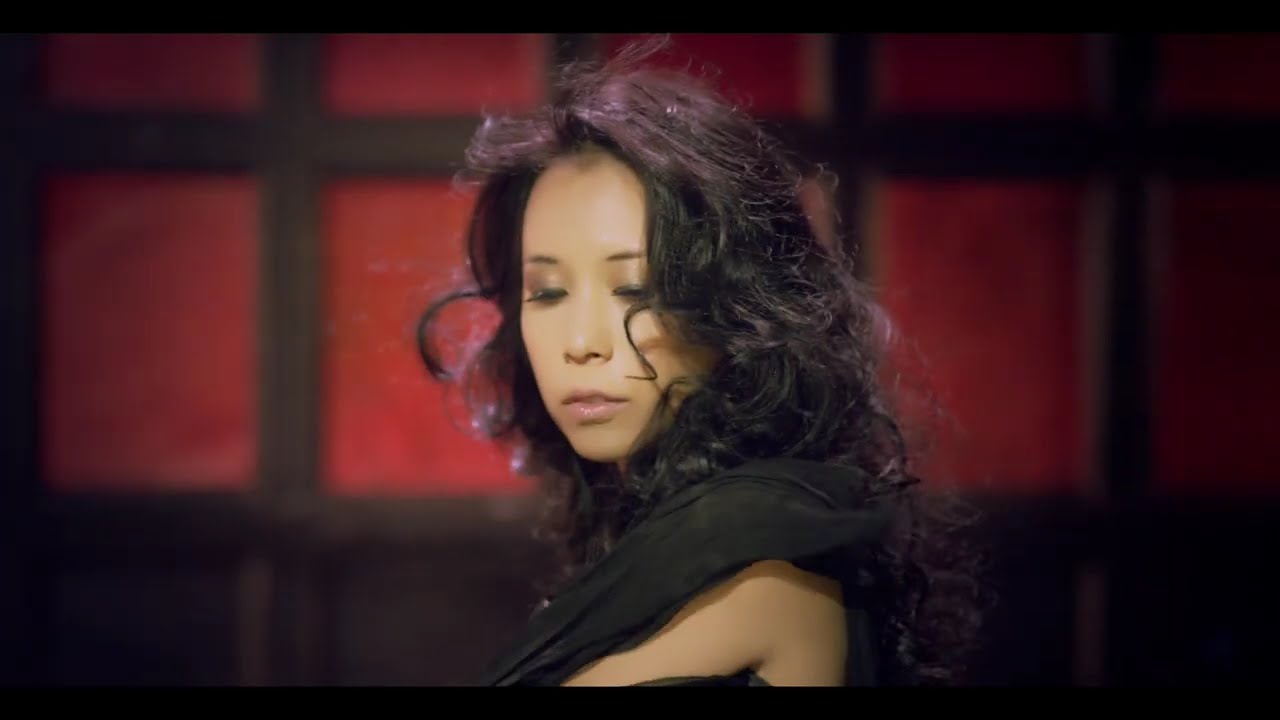 莫文蔚 Karen Mok《While My Guitar Gently Weeps》2013 [Official Music Video]