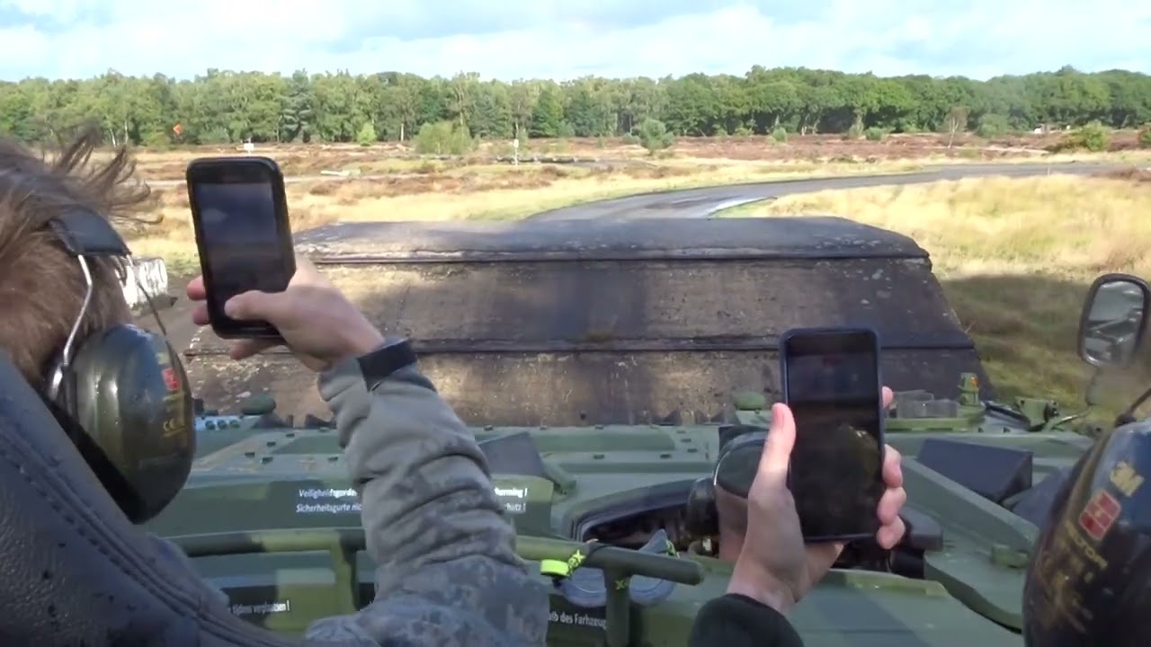 Met Leopard 2 op Vlasakkers 2022, vriendendag Cavalerie museum