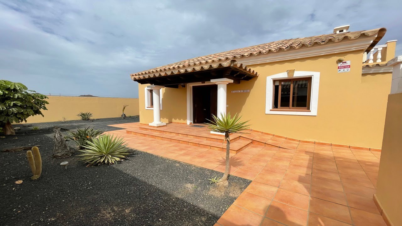VISTAS DEL MAR - CORRALEJO 3 bedroom detached villa w/ Pool now for sale!!