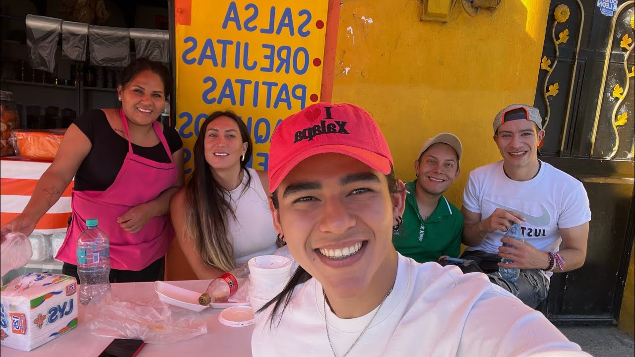 Terminando de comer con las chicas en las botanas