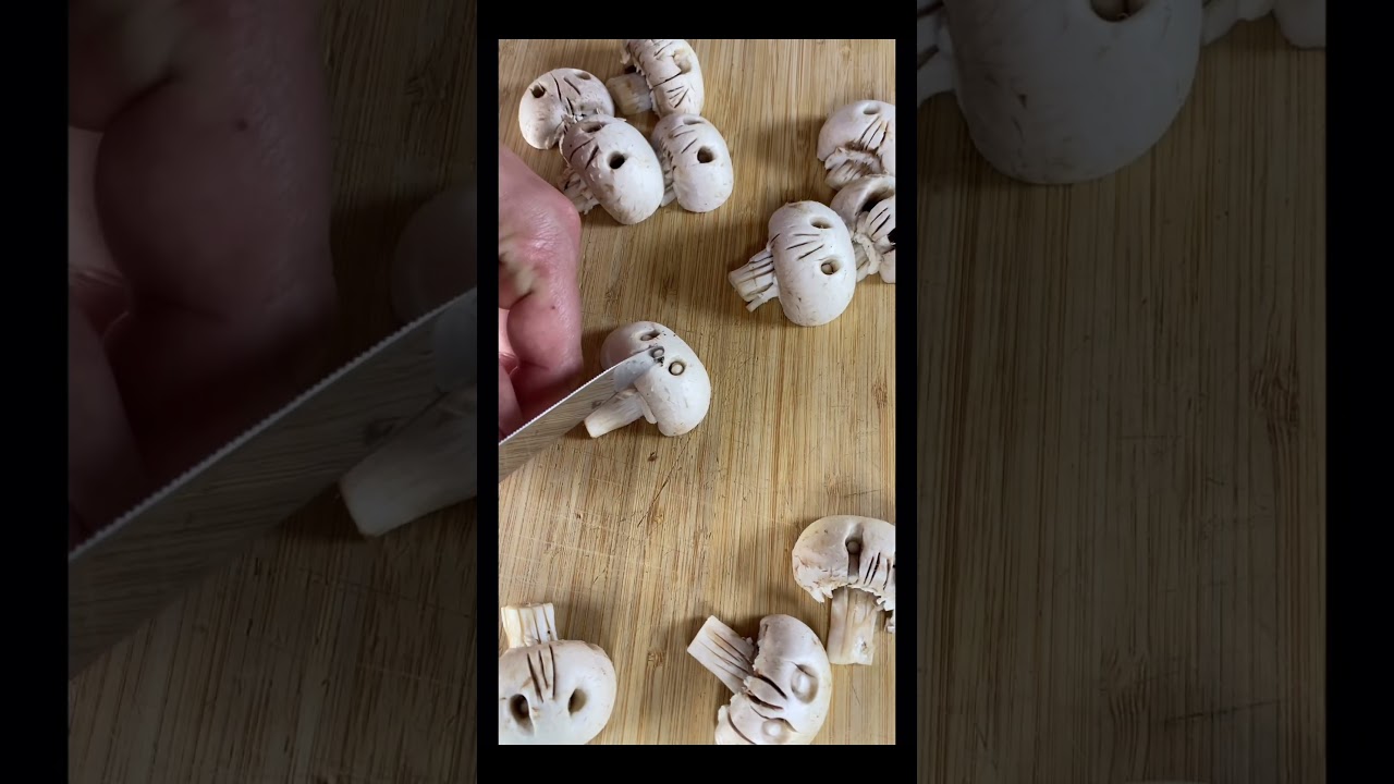 Champignon totenkopf 💀 #halloween #pizza #skull #rezept