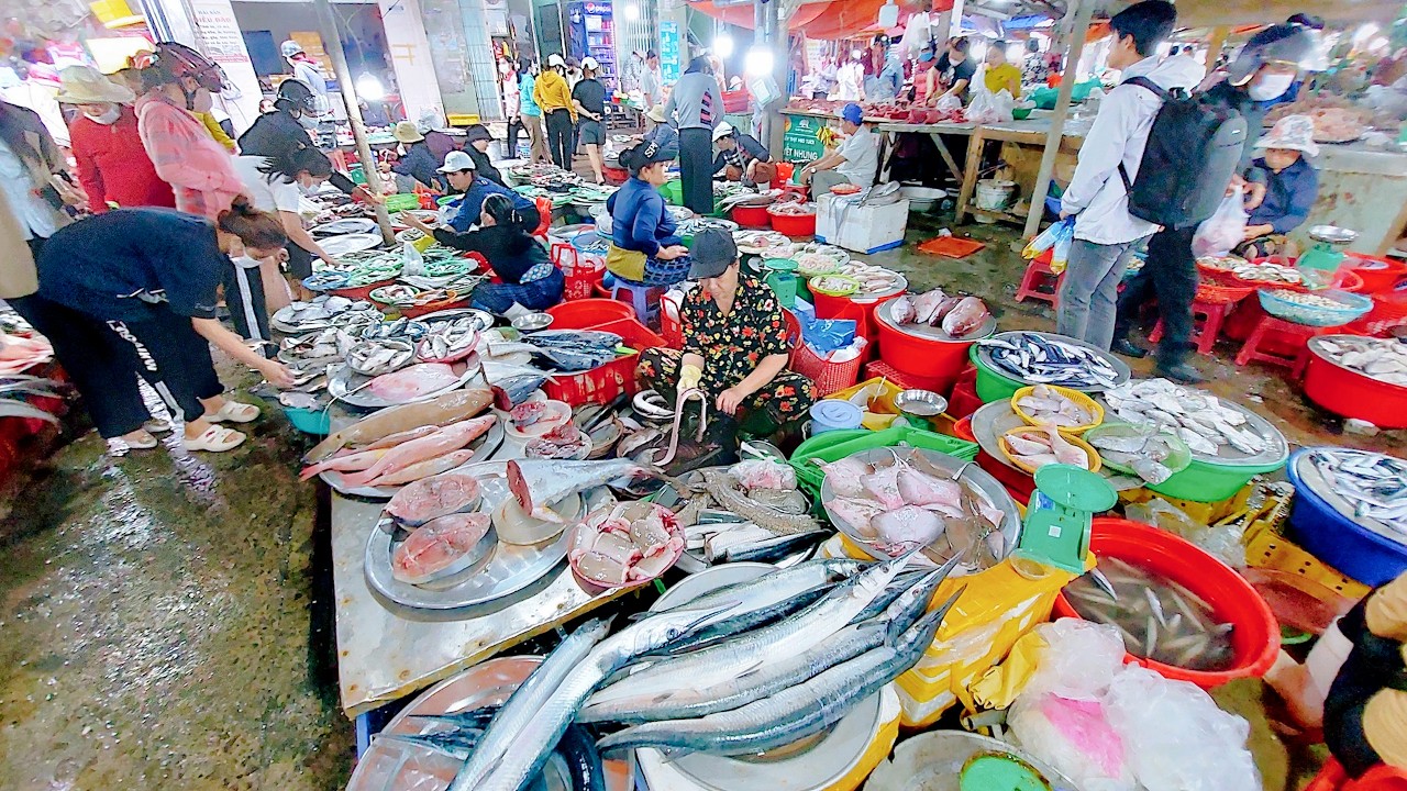 KH&Aacute;M PH&Aacute; CẢNG C&Aacute; TR&Acirc;N CH&Acirc;U SĂN HẢI SẢN TƯƠI SỐNG & THƯỞNG THỨC HẢI SẢN TẠI BUFFET LẨU 69 C&Aacute;T B&Agrave;