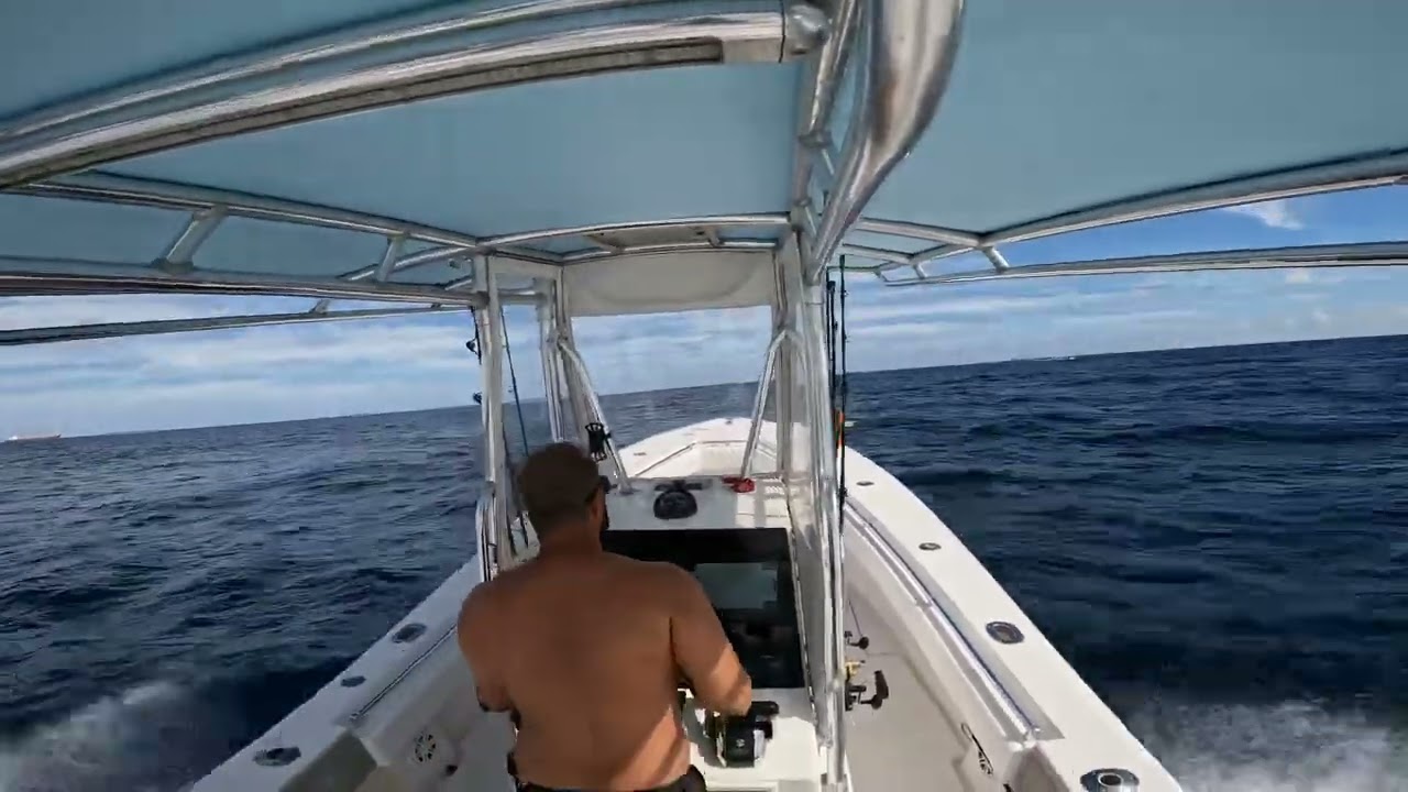 Contender 25T running hard and cruising - uncut footage