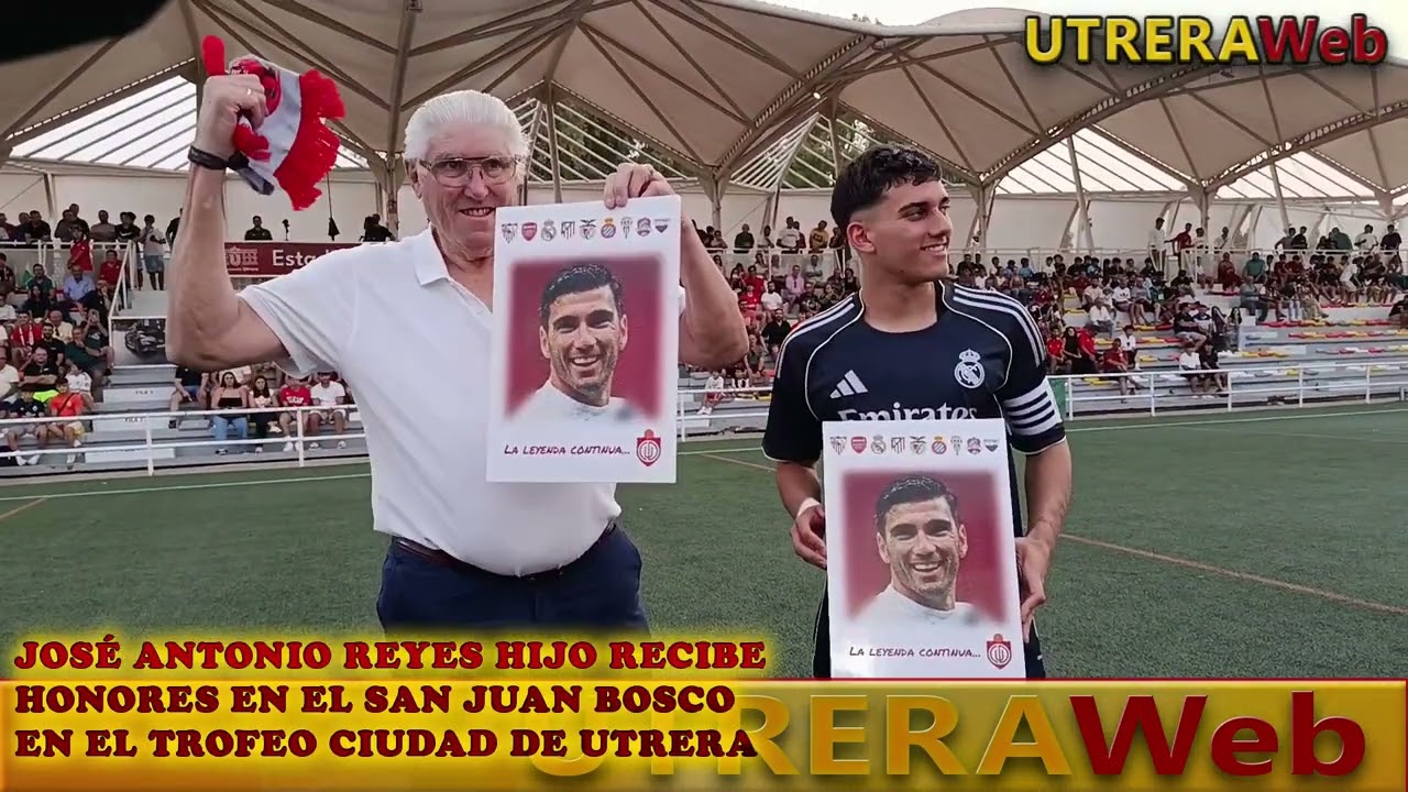 JOSÉ ANTONIO REYES HIJO RECIBE HONORES EN EL ESTADIO SAN JUAN BOSCO EN EL TROFEO CIUDAD DE UTRERA