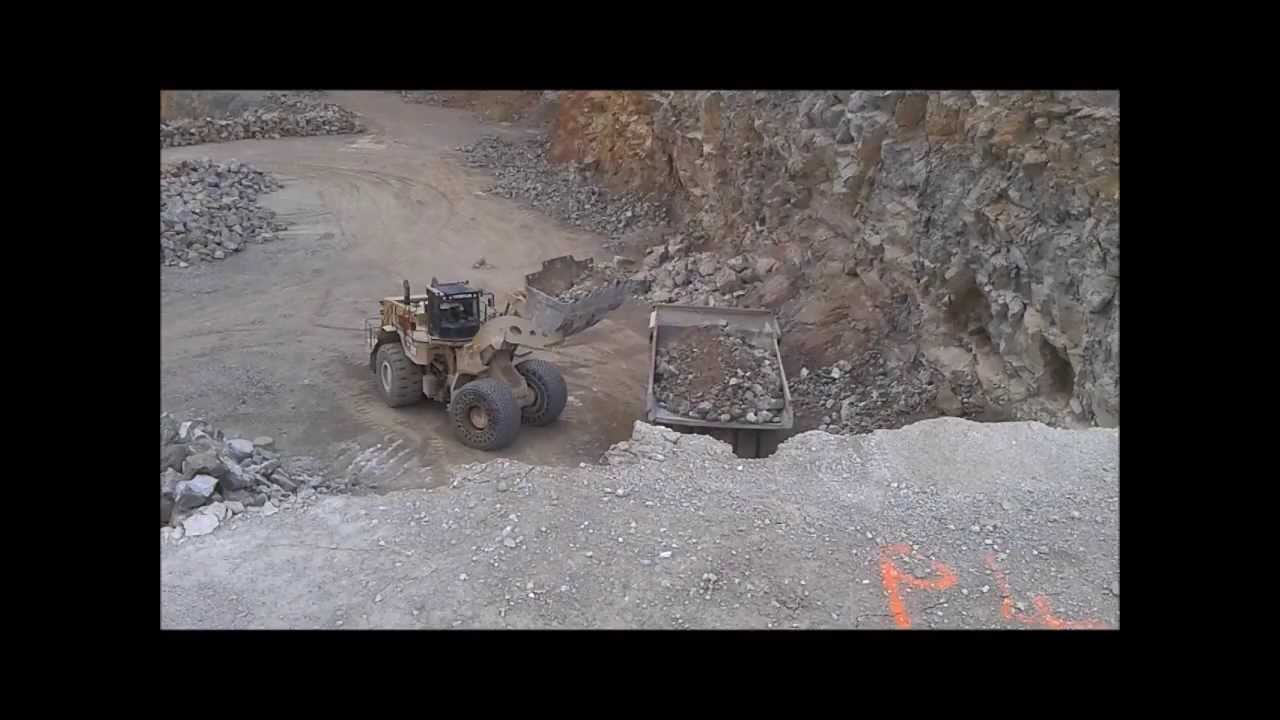 chargement d'un 100 tonnes à la carrière du boulonnais de Ferques