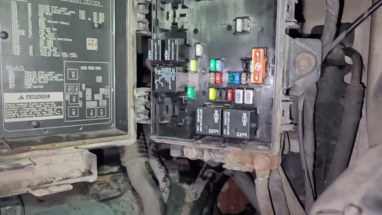 Расположение предохранителя электромагнитного клапана управления вентилятором Volvo D13 (неисправ...