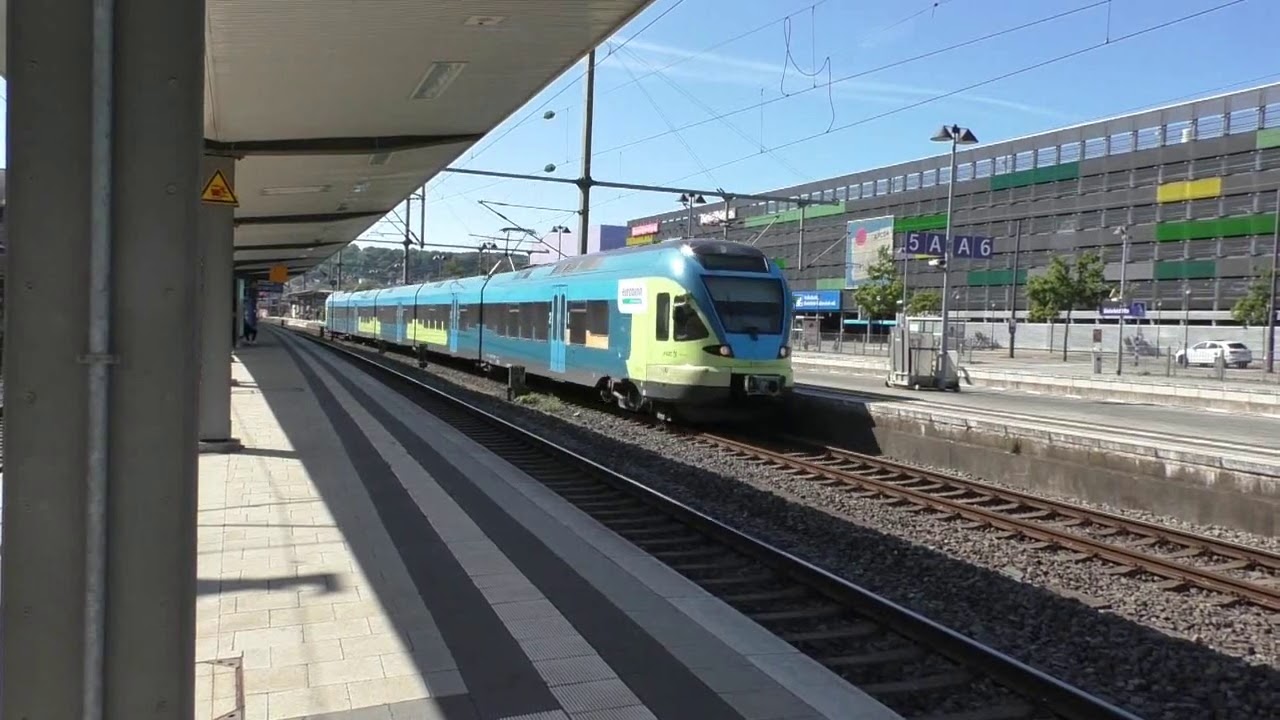 Bahnverkehr in Bielefeld Hbf mit ICE  Güterzügen und Regionalzügen