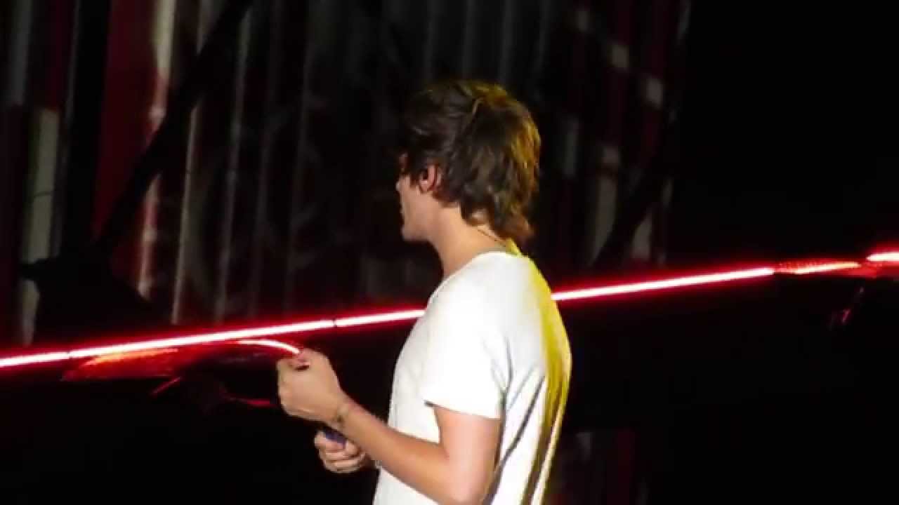 One Direction performing Happily at MetLife Stadium (August 4th)